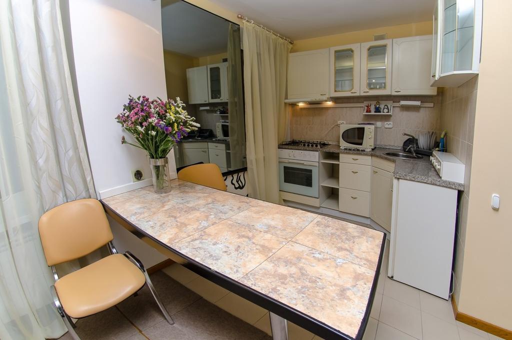 Apartment Triokhsviatytelskaya Street 3 Kyiv Exterior photo