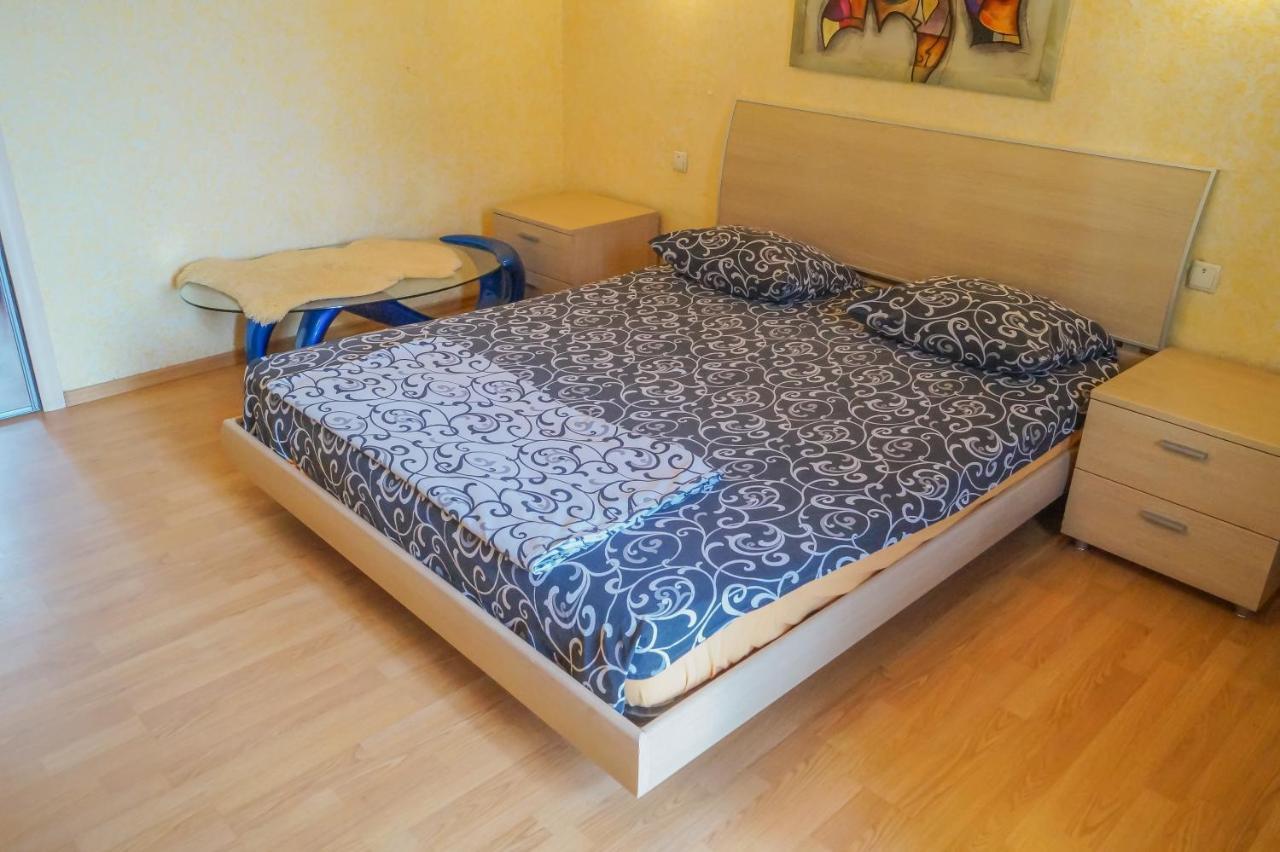 Apartment Triokhsviatytelskaya Street 3 Kyiv Exterior photo