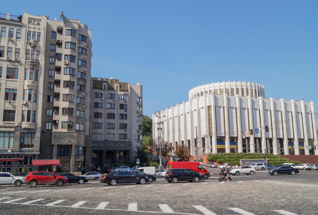 Apartment Triokhsviatytelskaya Street 3 Kyiv Exterior photo